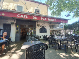 Cafe De Plaisance inside