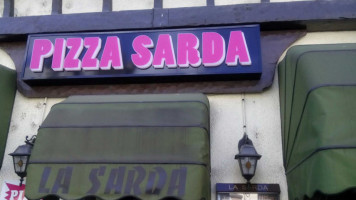 Pizza Sarda outside