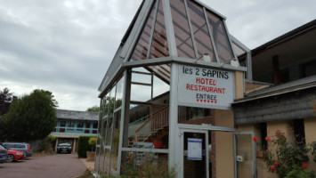 Hotel Restaurant Les Deux Sapins outside