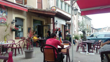 Cafe du Commerce food