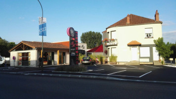 Boulangerie B.a. outside