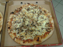 Pizza Des Lacs food