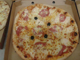 Pizza Des Lacs food