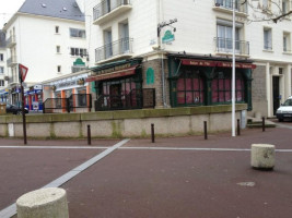 Le Briovère Brasserie outside