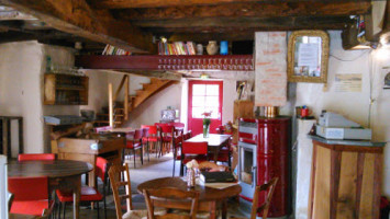 Trompe-souris Cafe inside