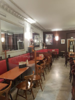 Brasserie Le Grand Cafe Francais inside
