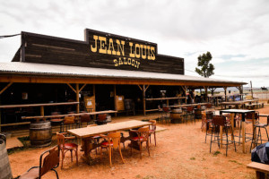 Jean Louis Le Saloon inside