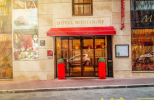 Restaurant Montaigne outside
