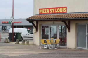 Pizza St Louis outside