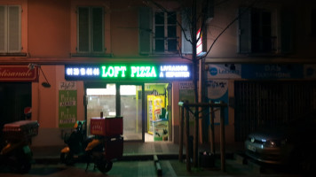 Loft Pizza outside