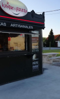 Le Kiosque à Pizzas D Eperlecques outside