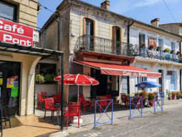 Cafe Du Pont outside