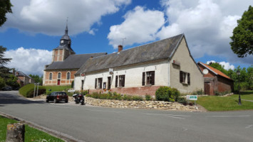 Auberge de Suzanne outside