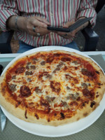 Tom Pizza inside