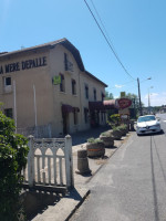 Chez La Mere Depalle food