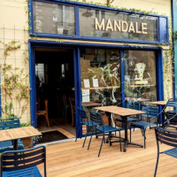 La Mandale inside