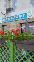 Josy Le Manapany outside