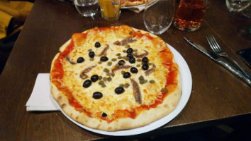 Pizza Del Teatro food