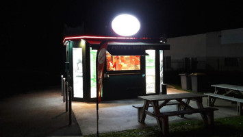 Le Kiosque à Pizzas De Saint Etienne De Montluc (vente à Emporter) inside