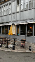 Cafe de L'etoile outside