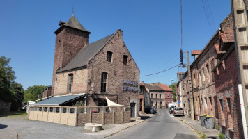 Le Moulin De Croy outside