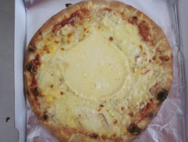 Elloa Pizza food