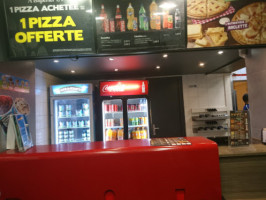 Domino's Pizza Nantes Buat food