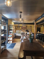 Le Chaudron Caf'epicerie Resto inside