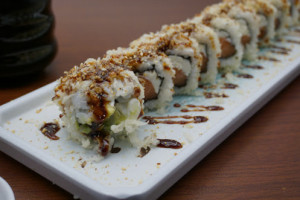 Wrap 'N Roll Sushi Dentro