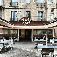 Le Plaza Cafe inside