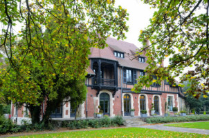 Le Manoir inside
