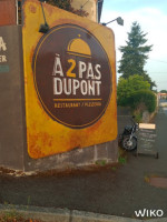 A Deux Pas Dupont inside