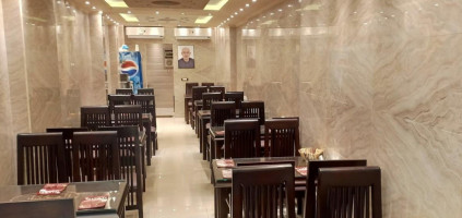 كبابجى المختار المطريه À l'intérieur