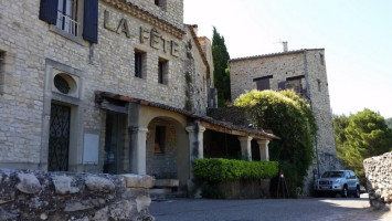 Hôtel La Fête En Provence outside