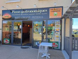 Presto Pizza outside
