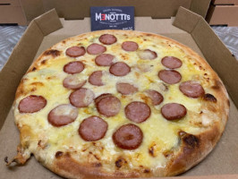Menotti's Pizza food