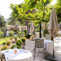 Le Vallon de Valrugues food