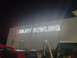 Luna Bowl outside