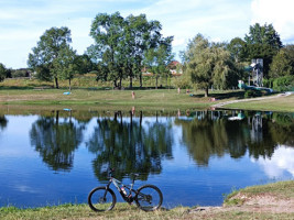 Au Bistrot Du Lac outside