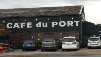 Le Cafe Du Port outside