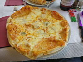 Pizzas Luppio food