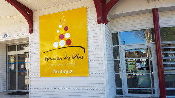 De La Maison Des Vins food