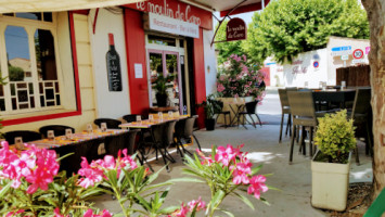 Le Moulin De Caro food