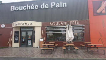 Bouchee De Pain outside