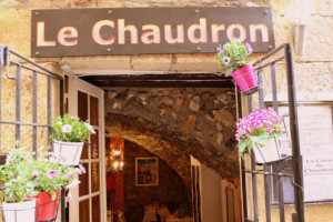 Le Chaudron outside