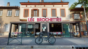 Les Brochettes outside