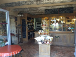 Le Saint Cirq Gourmand inside