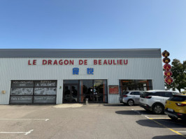 Dragon De Beaulieu outside