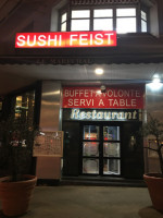 Sushi Feist outside