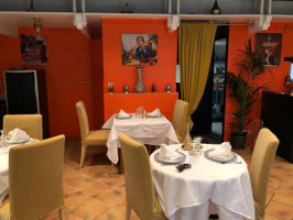 La Table Marocaine inside